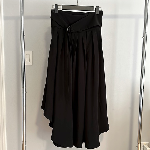 Pleated MIDI skirt in Black - Picture 2 of 6